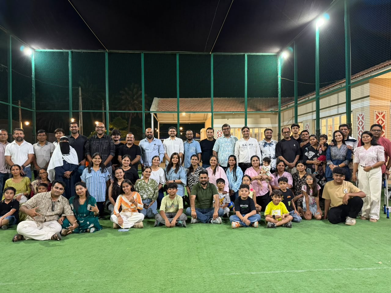 FAMILY G2G - BOX CRICKET